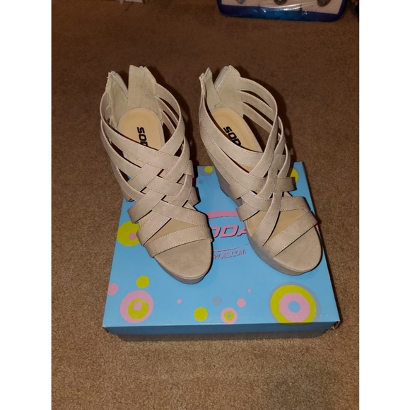 Nude Wedges - Picture 3 of 5